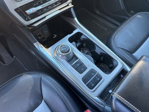 Used 2022 Ford Explorer XLT w/ Equipment Group 202A image 14