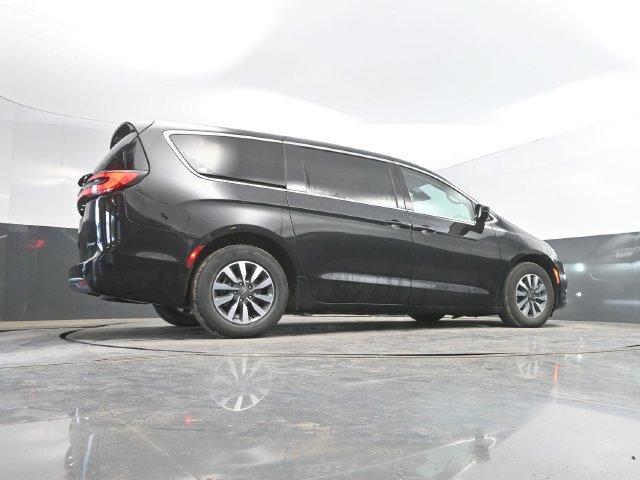Used 2024 Chrysler Pacifica Limited FWD image 43