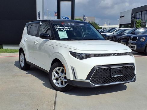 Certified 2025 Kia Soul S image 1