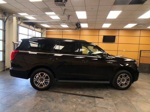 Used 2025 Ford Expedition Active AWD/4WD image 9
