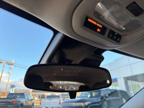 Used 2025 Chevrolet Trax LT w/ LT Convenience Package image 45