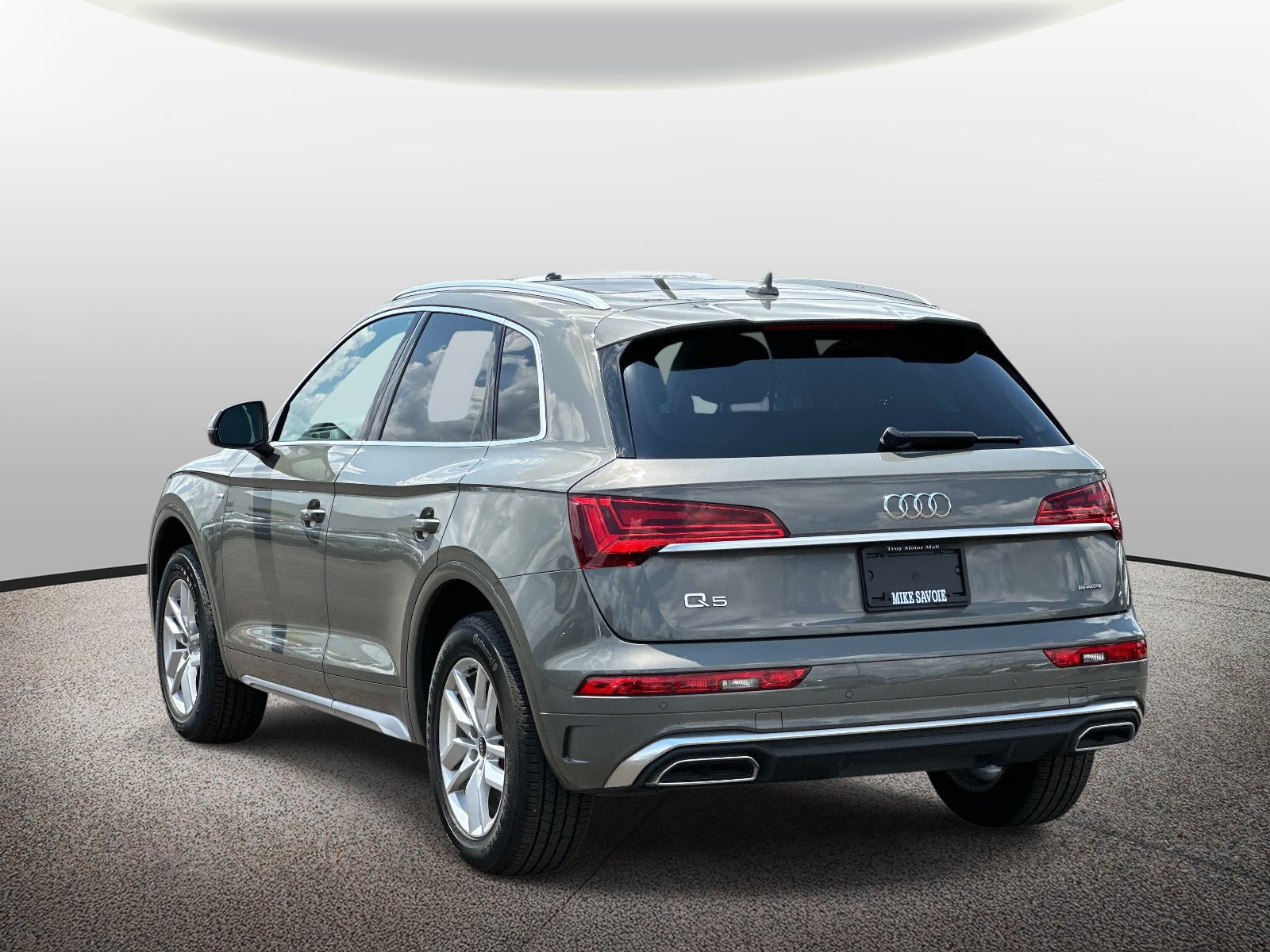 Used 2023 Audi Q5 2.0T Premium w/ Convenience Package AWD/4WD image 3