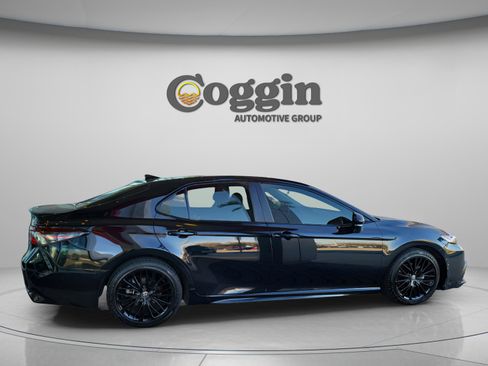 Used 2022 Toyota Camry SE image 5