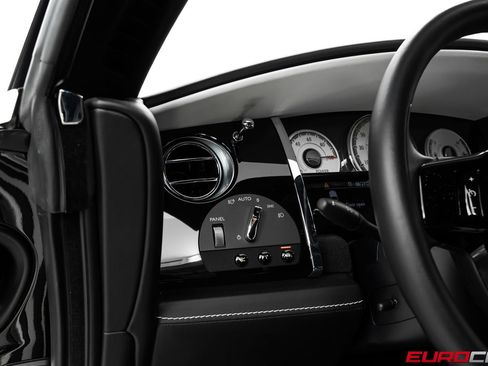 Used 2019 Rolls-Royce Wraith RWD image 25