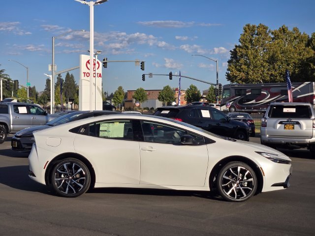 New 2027 Toyota Prius Plug-In Hybrid FWD image 4