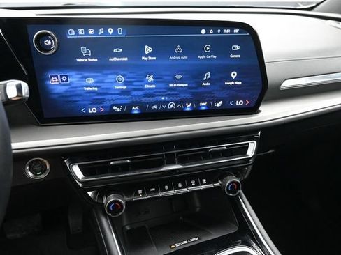 Used 2026 Chevrolet Traverse LT FWD image 8