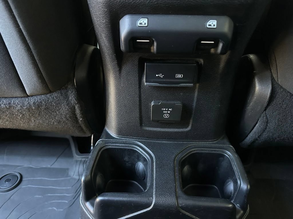 Used 2018 Jeep Wrangler Unlimited Sahara AWD/4WD image 38