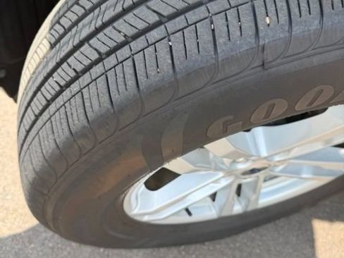 Used 2021 Ford Explorer XLT w/ Equipment Group 202A RWD image 4