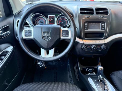 Used 2018 Dodge Journey SE w/ Connectivity Group FWD image 11