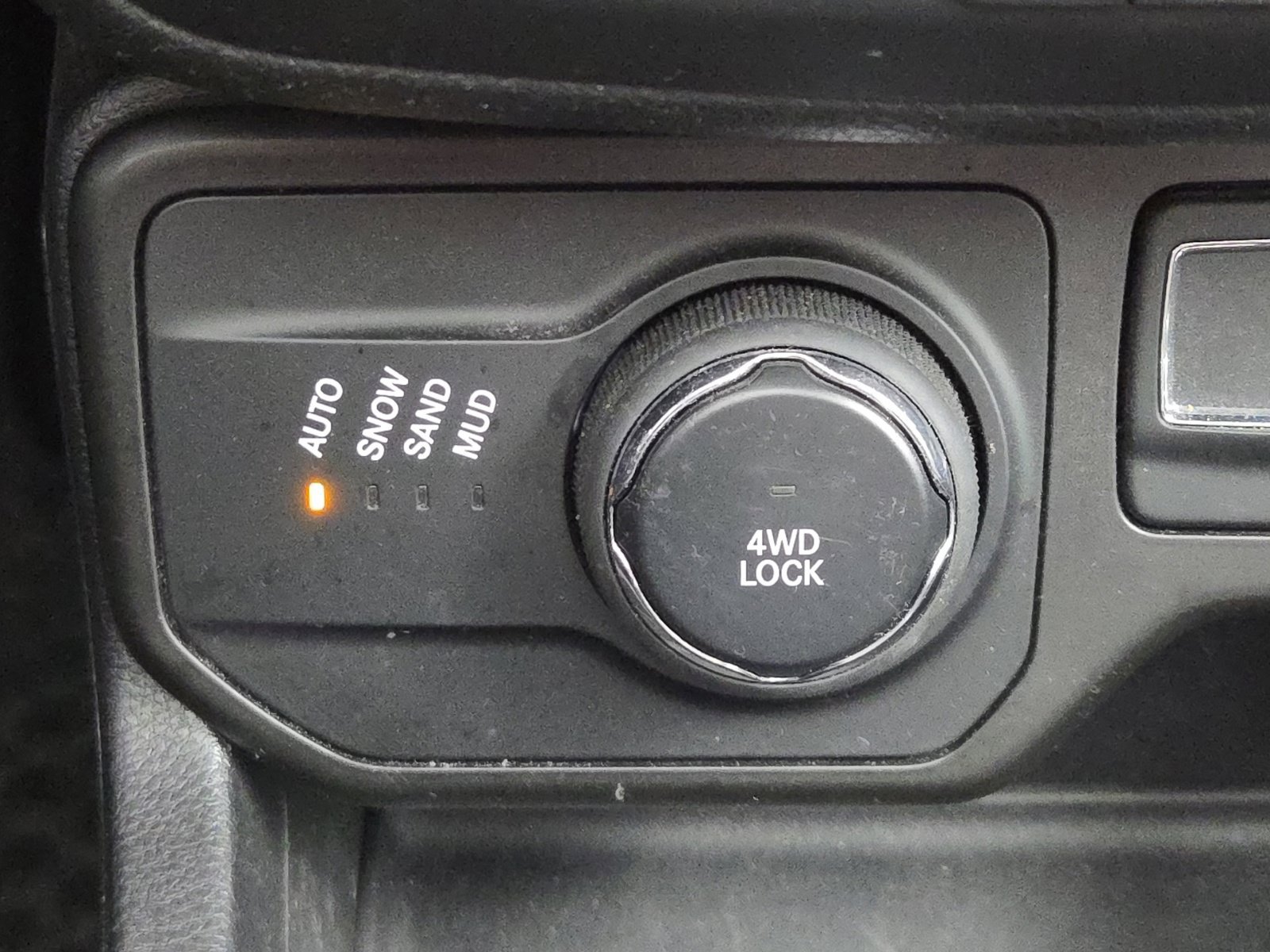 Certified 2018 Jeep Renegade Limited w/ UConnect 8.4 Nav Group AWD/4WD image 28