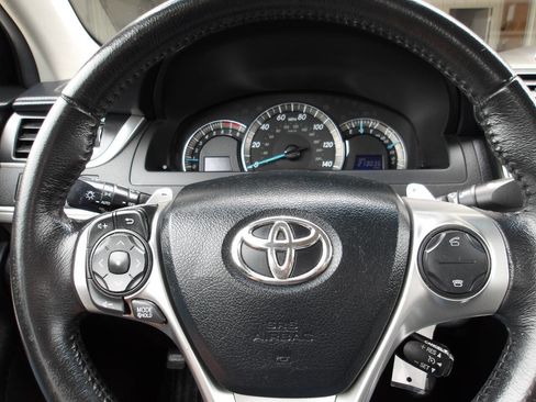 Used 2012 Toyota Camry SE FWD image 14