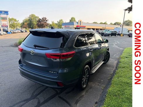 Used 2019 Toyota Highlander XLE AWD/4WD image 7