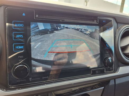 Used 2018 Toyota Tacoma TRD Off-Road AWD/4WD image 5