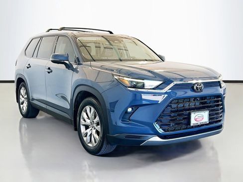 Used 2024 Toyota Grand Highlander FWD image 3