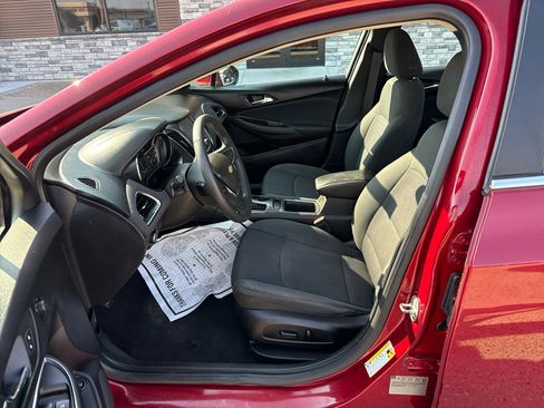 Used 2017 Chevrolet Cruze LT w/ Convenience Package image 9