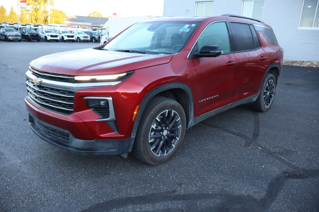 Used 2025 Chevrolet Traverse LT w/ Sun and Wheel Package FWD image 2
