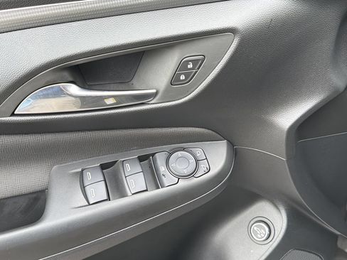 Certified 2025 Buick Envista Avenir FWD image 23