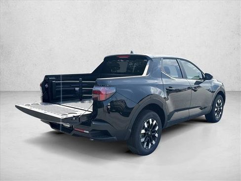 Certified 2025 Hyundai Santa Cruz SE FWD image 2