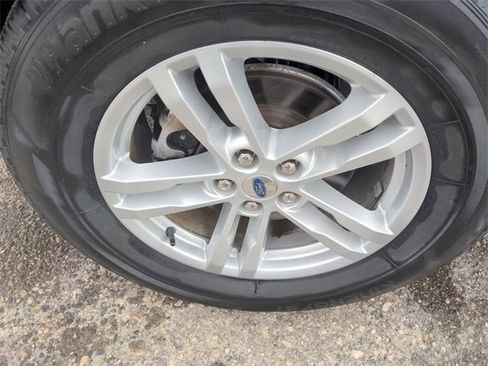 Certified 2022 Ford Explorer XLT w/ Equipment Group 202A image 23