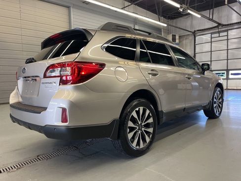 Used 2017 Subaru Outback 2.5i Limited image 7