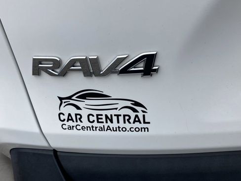 Used 2021 Toyota RAV4 LE AWD/4WD image 28