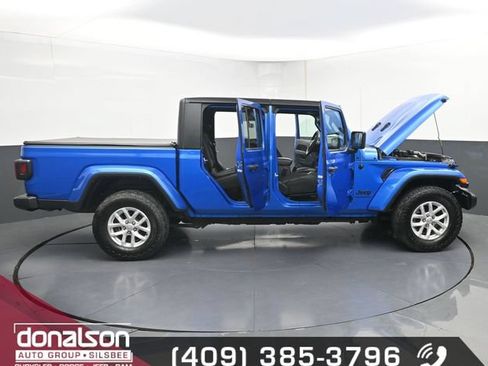 Used 2023 Jeep Gladiator Sport AWD/4WD image 23