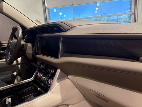 Used 2021 GMC Yukon Denali w/ Denali Ultimate Package AWD/4WD image 45