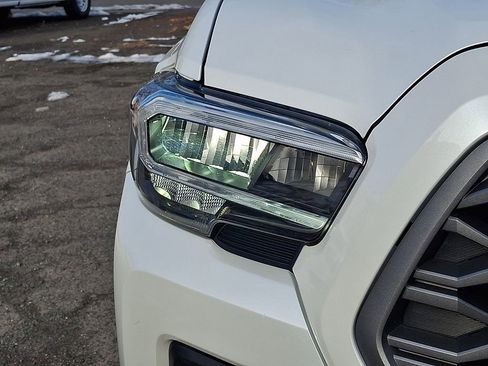 Used 2022 Toyota Tacoma TRD Sport image 34