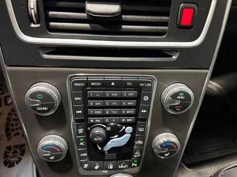 Used 2015 Volvo V60 T5 Cross Country Platinum w/ Protection Package image 33