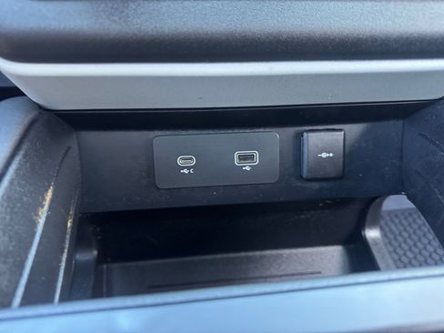 Used 2021 Land Rover Defender 110 SE image 31