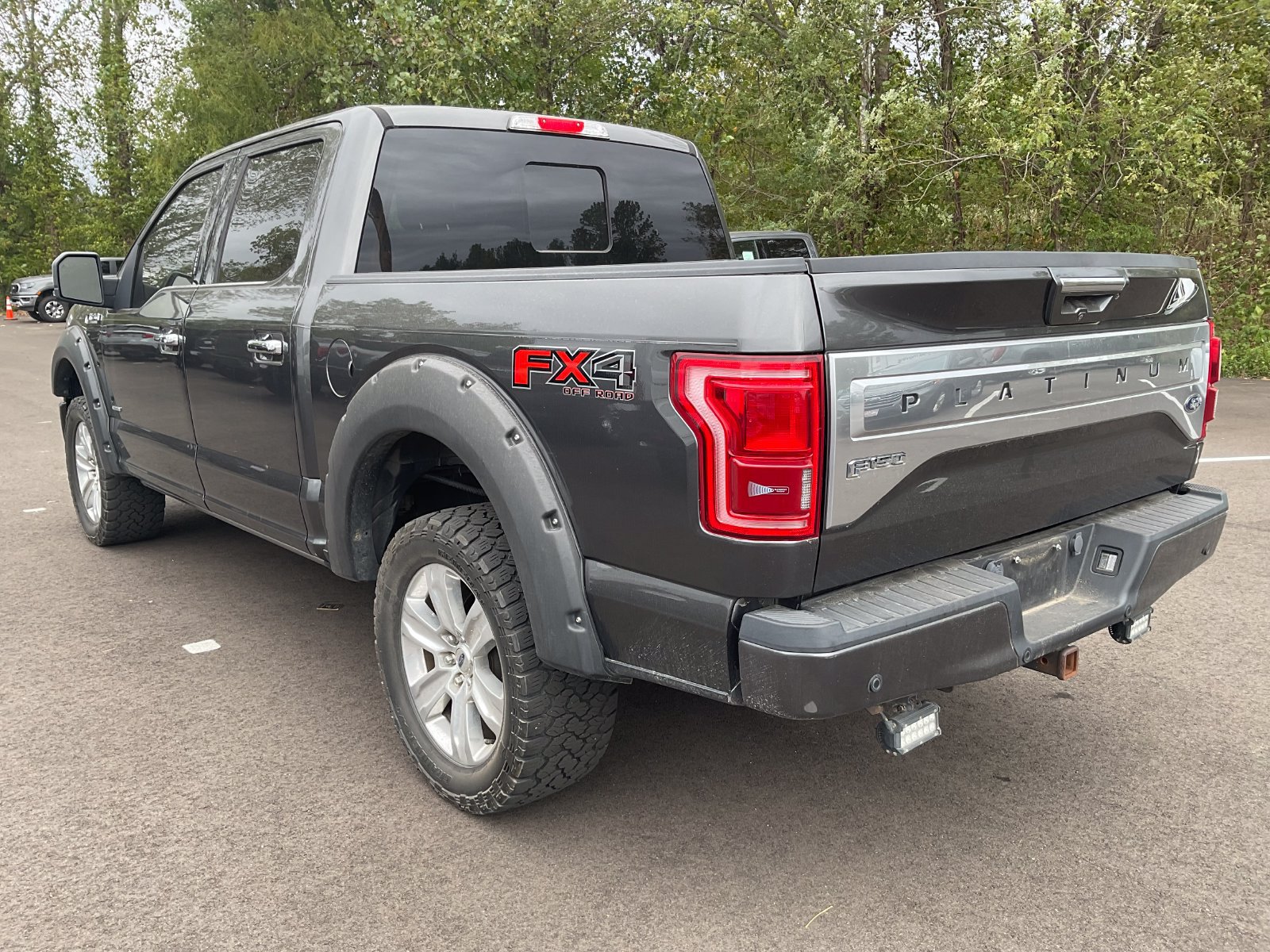 Used 2015 Ford F150 Platinum w/ Equipment Group 701A Luxury AWD/4WD image 3
