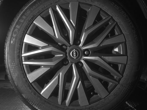 Used 2025 Nissan Altima 2.5 SV image 12