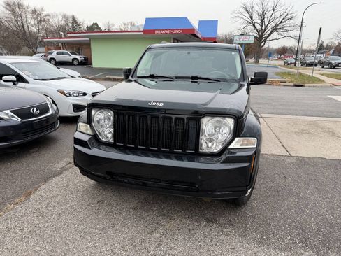 Used 2012 Jeep Liberty Sport image 4