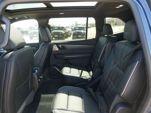 New 2026 Buick Enclave Avenir w/ Super Cruise Package AWD/4WD image 16