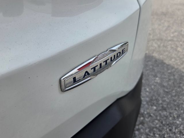 Used 2016 Jeep Renegade Latitude FWD image 15
