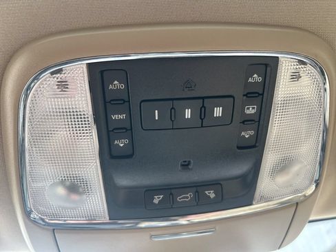 Used 2019 Jeep Grand Cherokee Overland AWD/4WD image 31