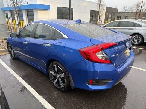 Used 2018 Honda Civic Touring image 2