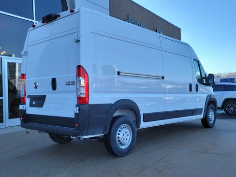 Used 2025 RAM ProMaster 2500 w/ Premium Convenience Group FWD image 4