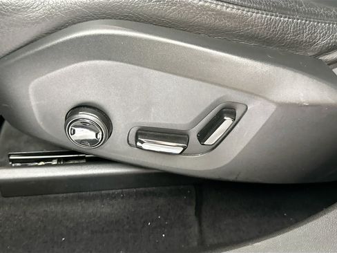 Certified 2018 Volvo XC60 T5 Momentum w/ Convenience Package image 21