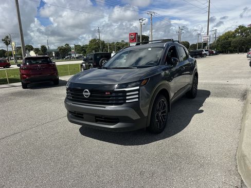 New 2026 Nissan Kicks SR FWD image 2