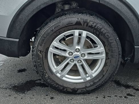 Used 2023 Ford Explorer XLT w/ Equipment Group 202A AWD/4WD image 52