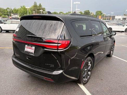 New 2027 Chrysler Pacifica Limited AWD/4WD image 8
