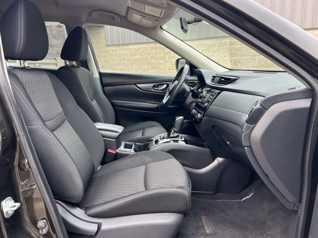 Used 2017 Nissan Rogue SV AWD/4WD image 12
