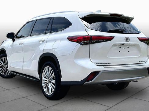 Used 2021 Toyota Highlander Platinum FWD image 12