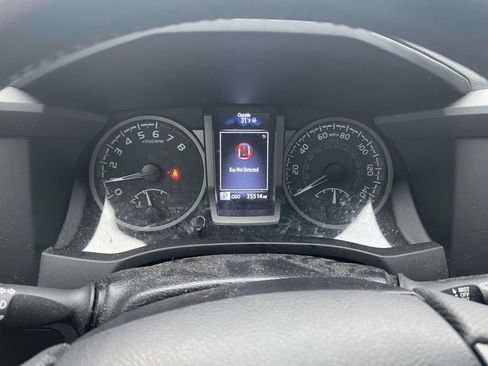 Used 2022 Toyota Tacoma TRD Sport image 37