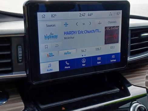 Used 2022 Ford Explorer Limited w/ Equipment Group 301A AWD/4WD image 22