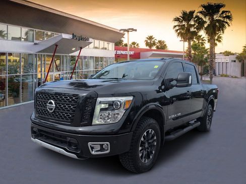 Used 2019 Nissan Titan PRO-4X w/ Pro-4x Convenience Package AWD/4WD image 7