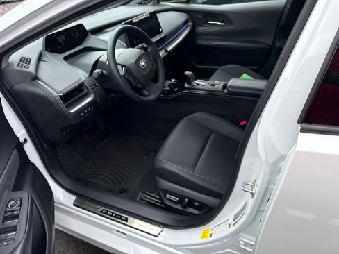 Used 2025 Toyota Prius Limited w/ Limited Premium Package image 6