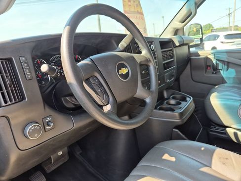 Used 2019 Chevrolet Express 2500 w/ Enhanced Convenience Package RWD image 16