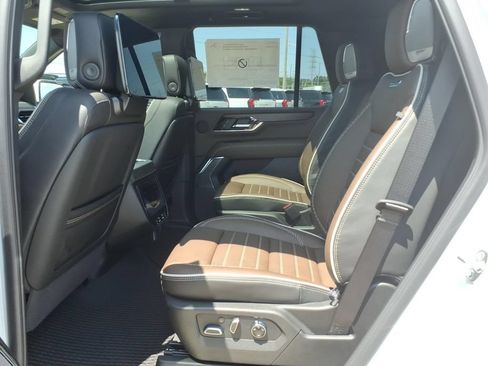 New 2026 GMC Yukon Denali Ultimate AWD/4WD image 15
